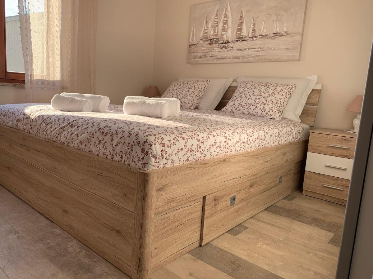 Family Friendly Apartments With A Swimming Pool Povljana, Pag - 244 Exterior foto